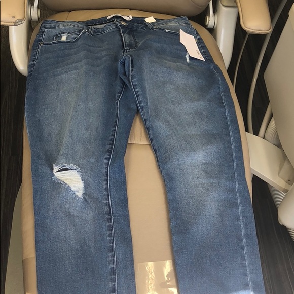 Distressed skinny jeans - Picture 2 of 3